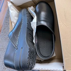 Brand New black Sanita’s prof. Cabrio size 39 (Womens 8) clogs/shoes